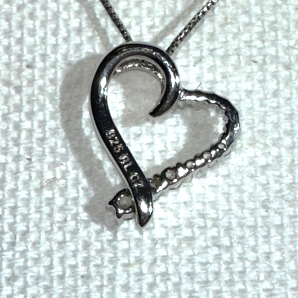 RL - Sterling Silver and CZ Heart pendent on silver chain - Picture 6 of 7